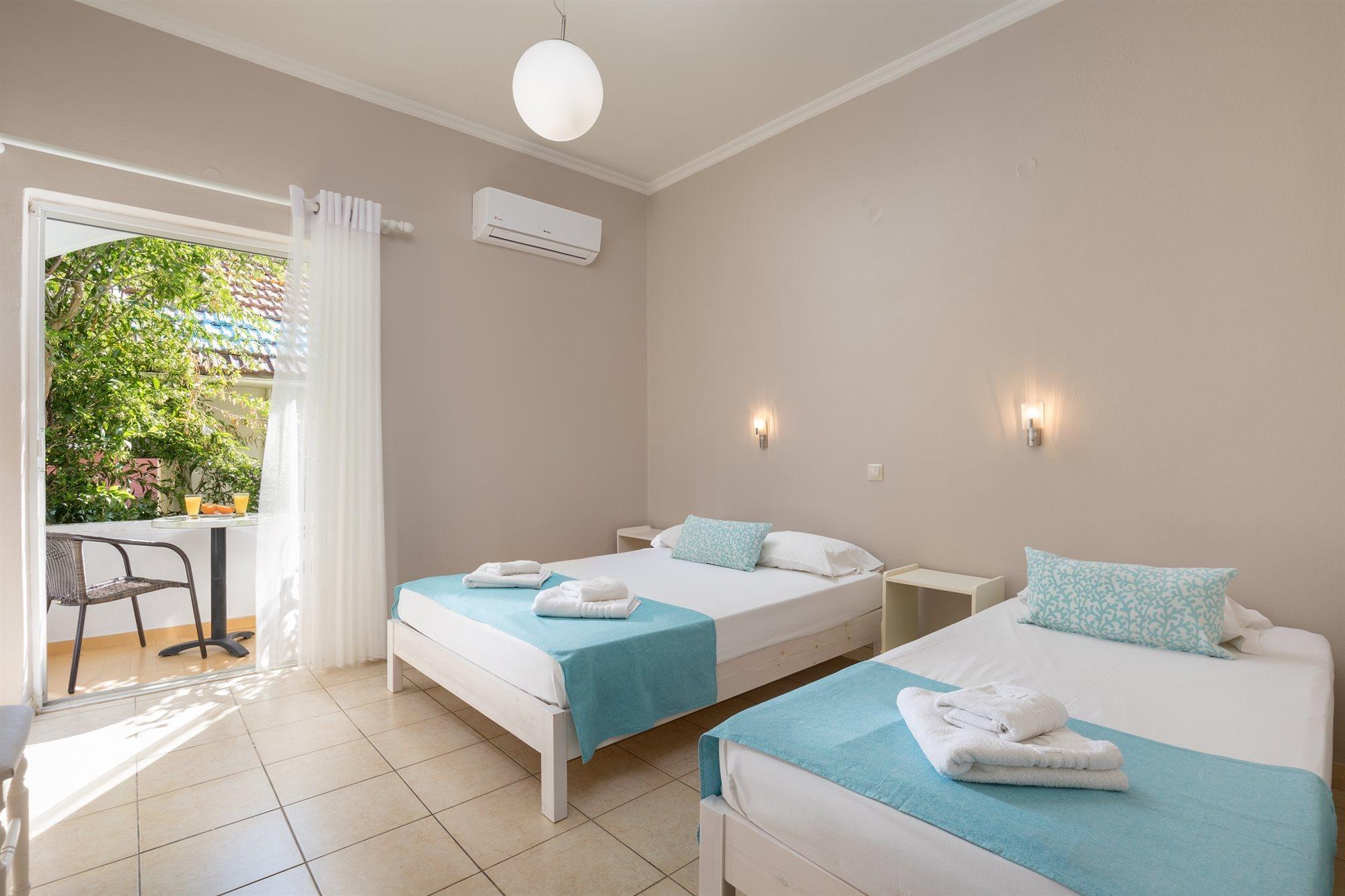 Bella Vista Beach Hotel And Studios Benitses  Ngoại thất bức ảnh