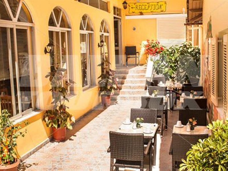Bella Vista Beach Hotel And Studios Benitses  Ngoại thất bức ảnh